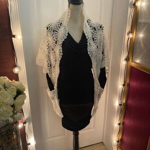 Gertz 100% acrylic knitted shawl, made in Japan 🇯🇵